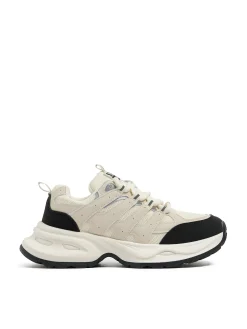 Beżowe sneakersy z odblaskowymi elementami