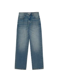 Ciemnoniebieskie jeansy straight z efektem sprania