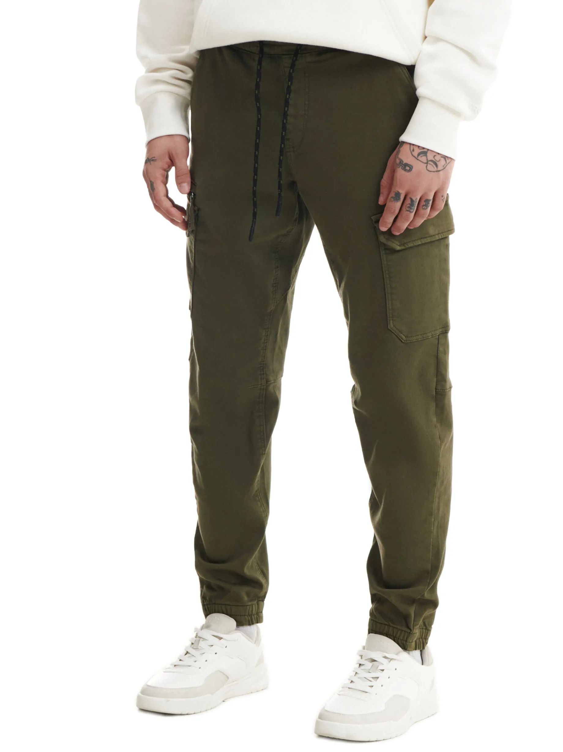 Ciemnozielone joggery basic z kieszeniami cargo