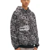 Czarna bluza hoodie z nadrukiem all over