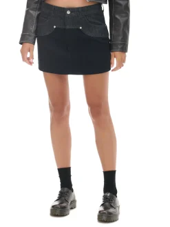 Czarna jeansowa spódnica mini