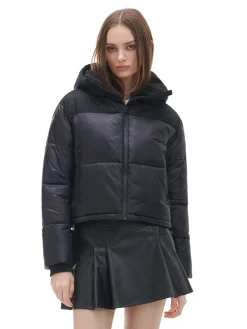 Czarna kurtka puffer z kapturem