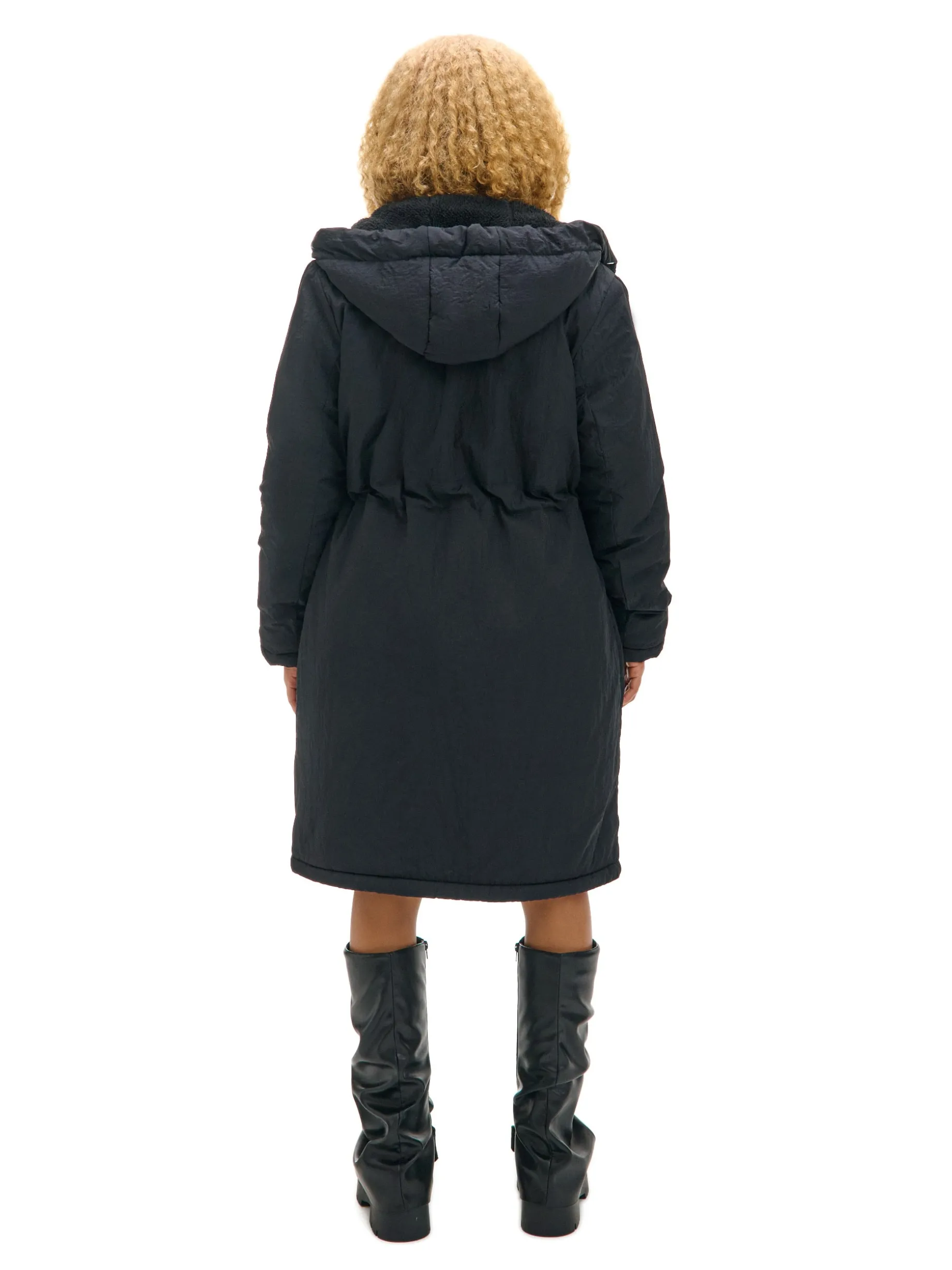 Czarna parka z kapturem