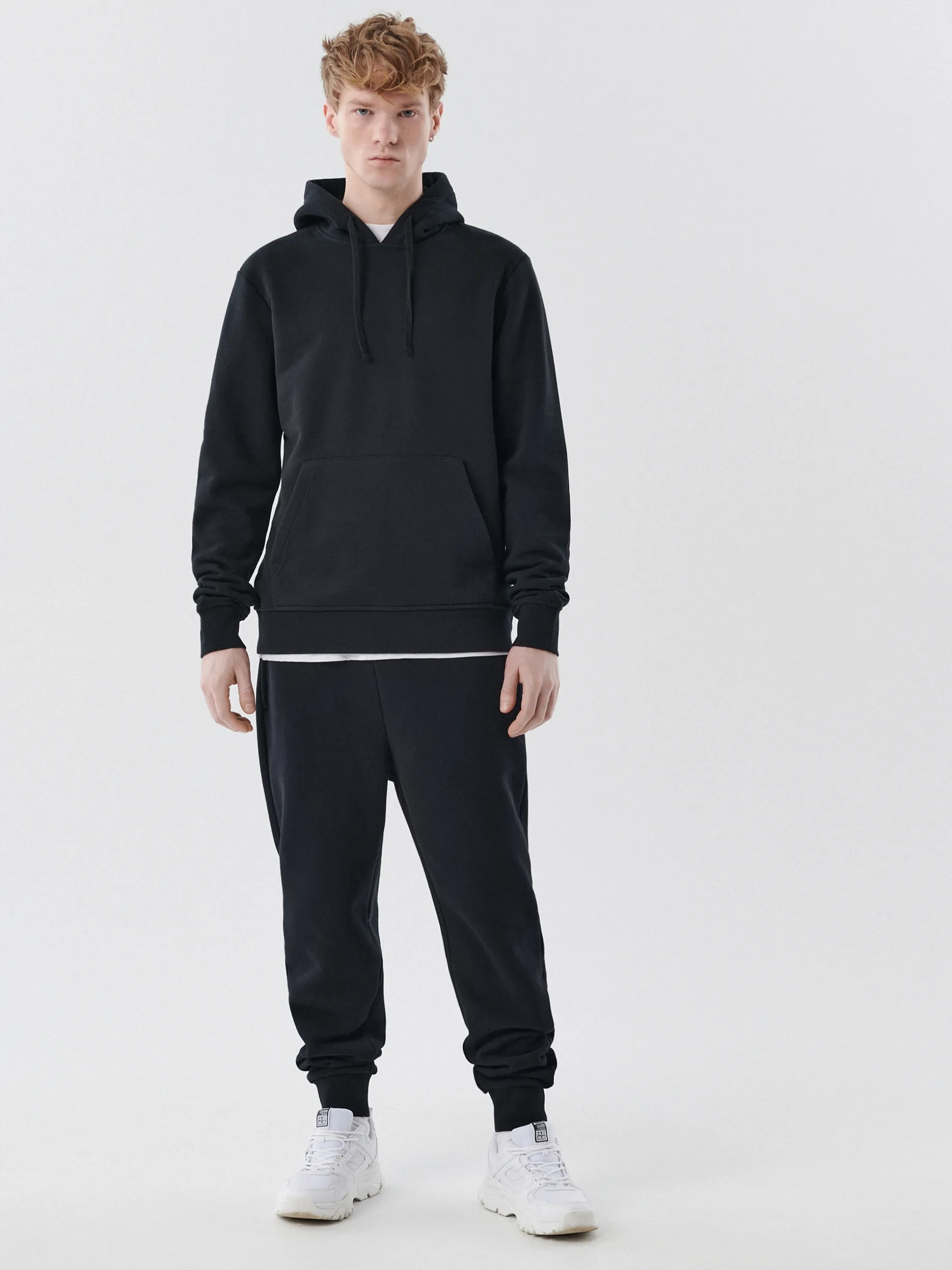 Czarne dresowe joggery regular