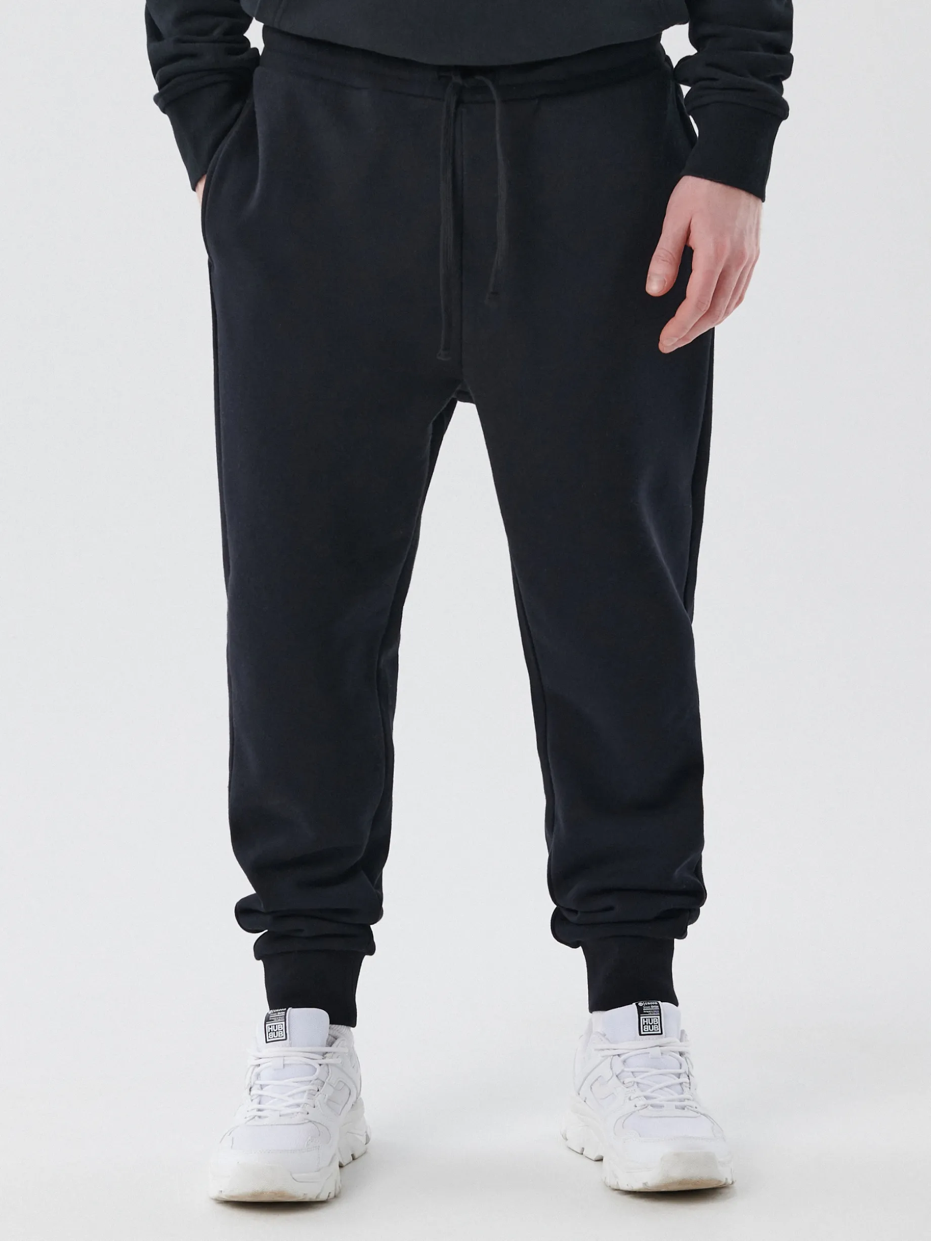 Czarne dresowe joggery regular