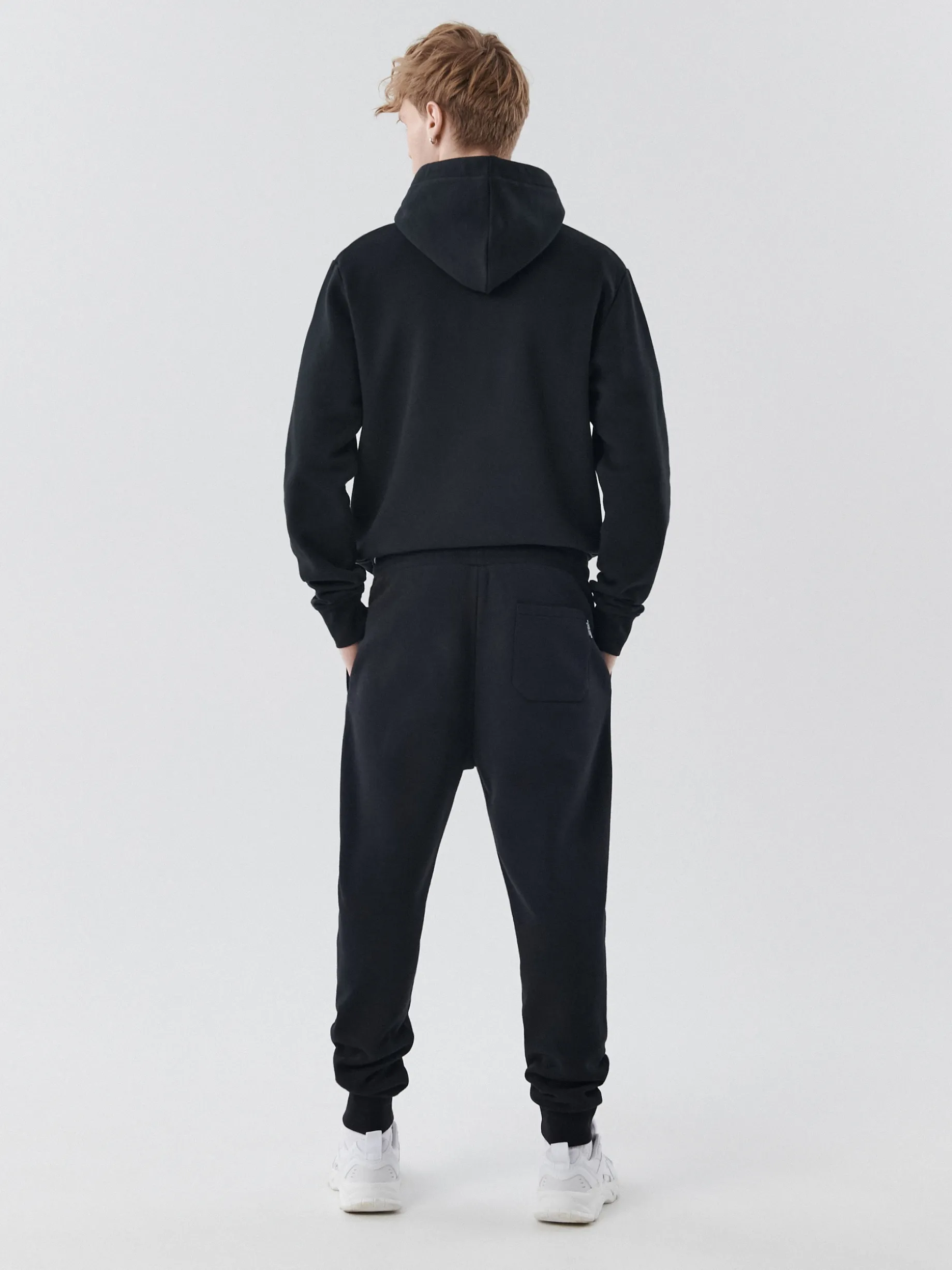 Czarne dresowe joggery regular