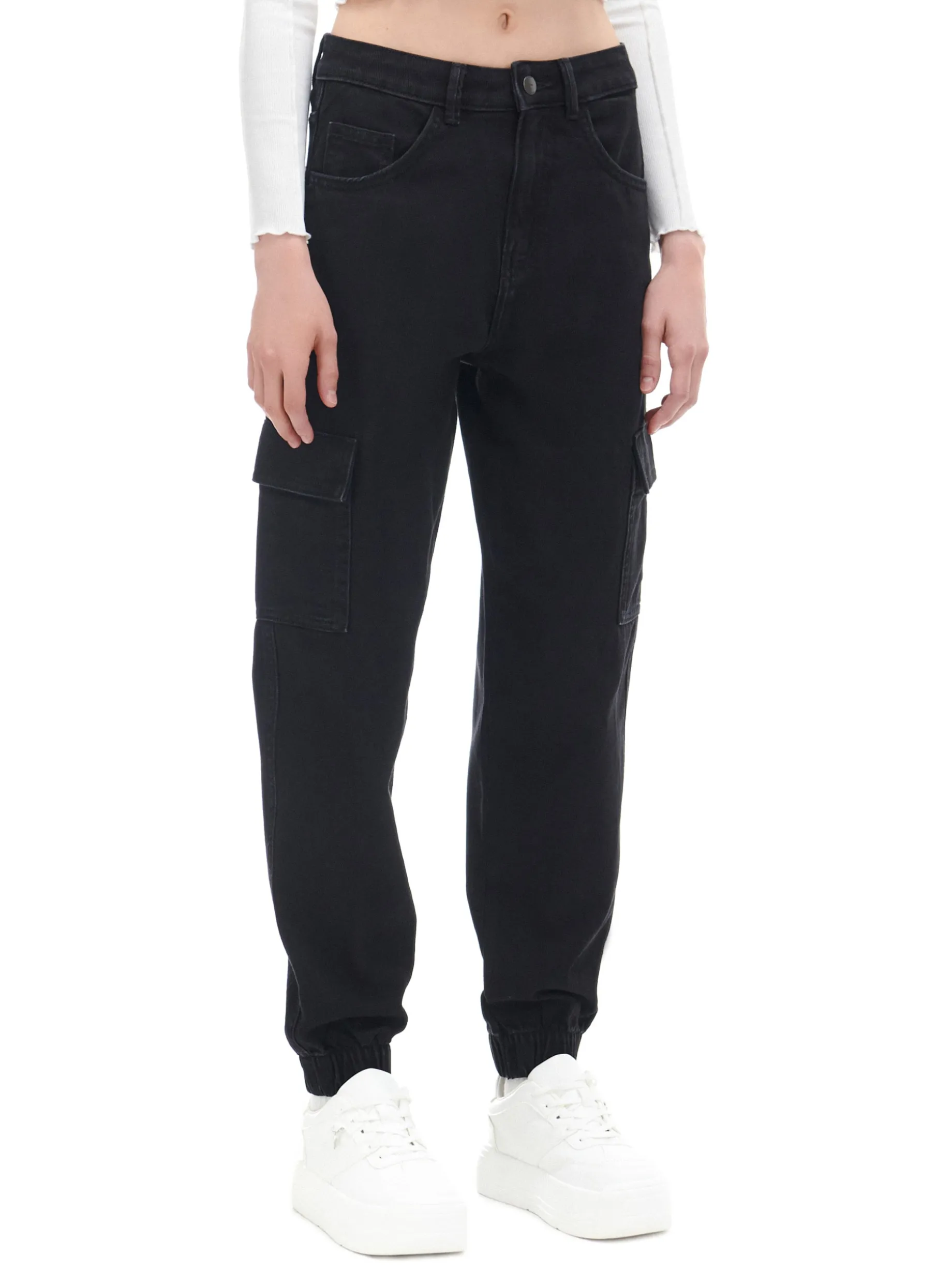 Czarne jeansowe joggery cargo