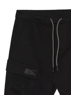 Czarne jeansy jogger z kieszeniami cargo