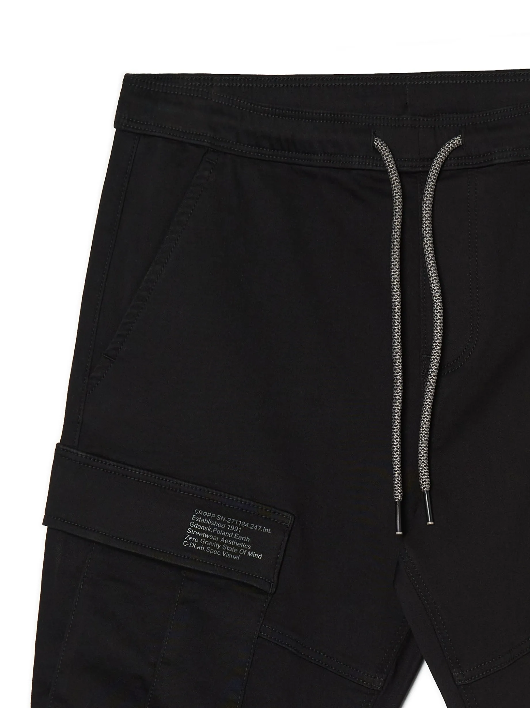 Czarne jeansy jogger z kieszeniami cargo