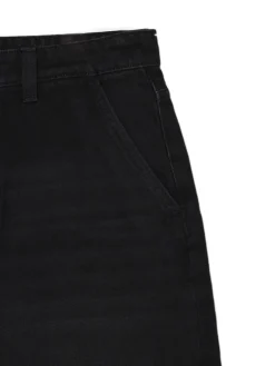 Czarne jeansy skater z efektem sprania