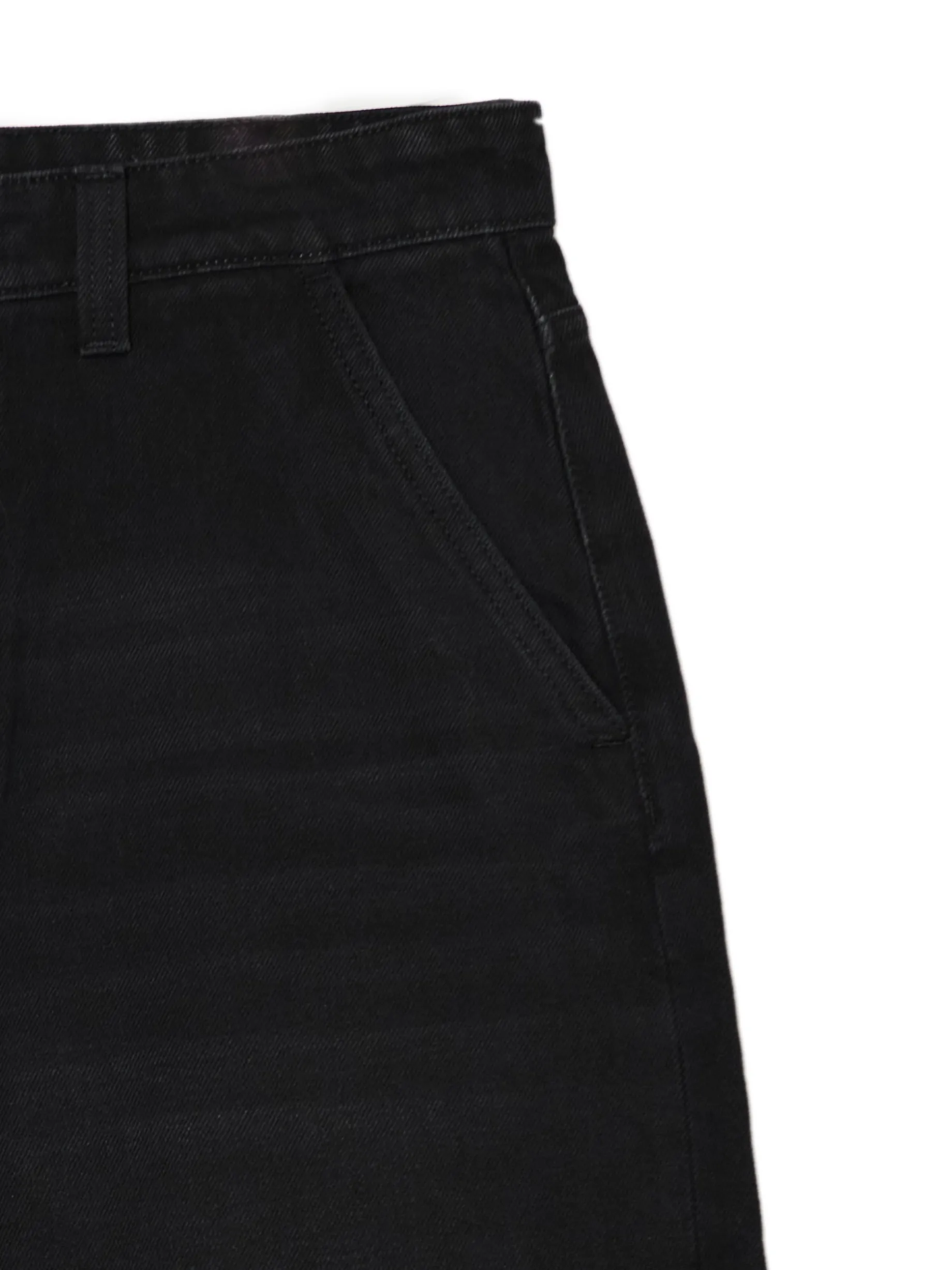 Czarne jeansy skater z efektem sprania