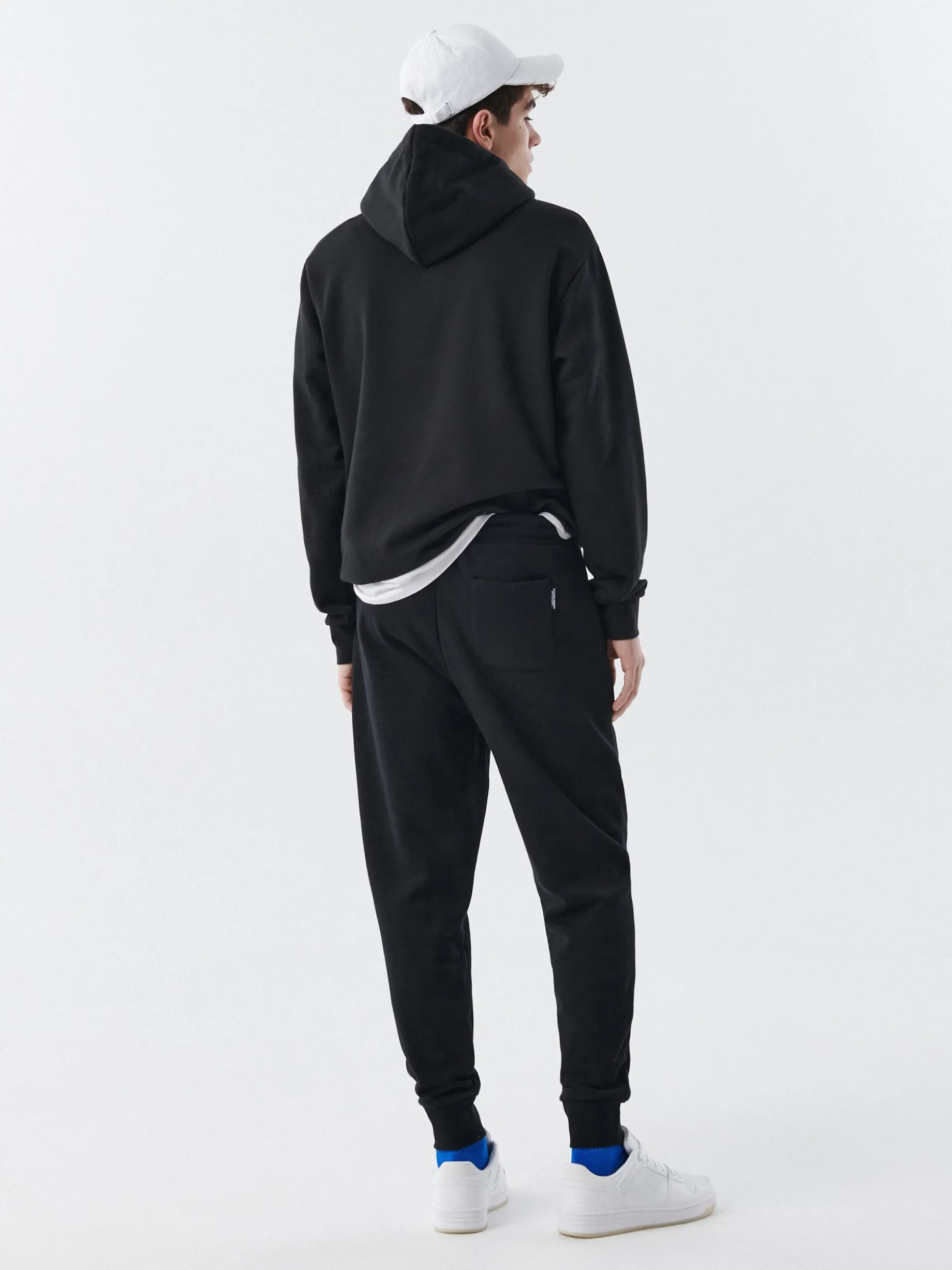 Czarne joggery basic