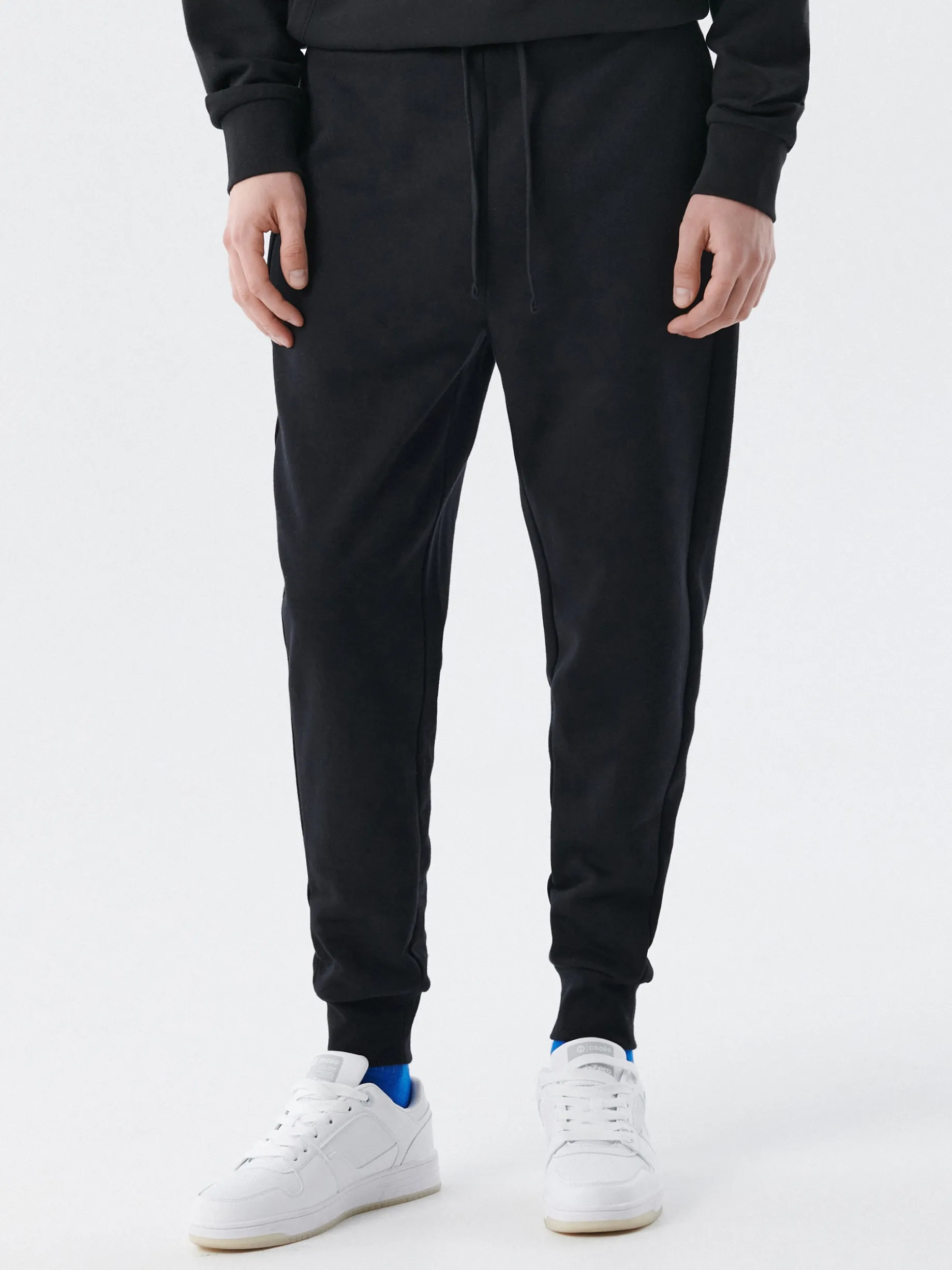 Czarne joggery basic