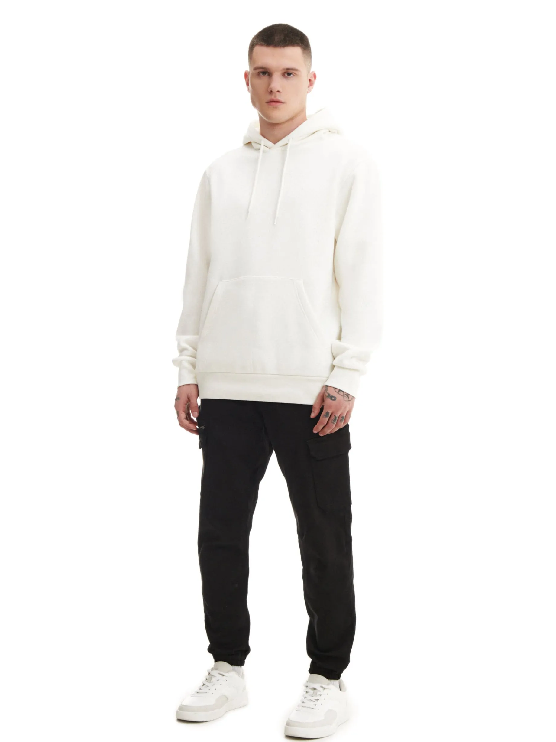 Czarne joggery basic z kieszeniami cargo