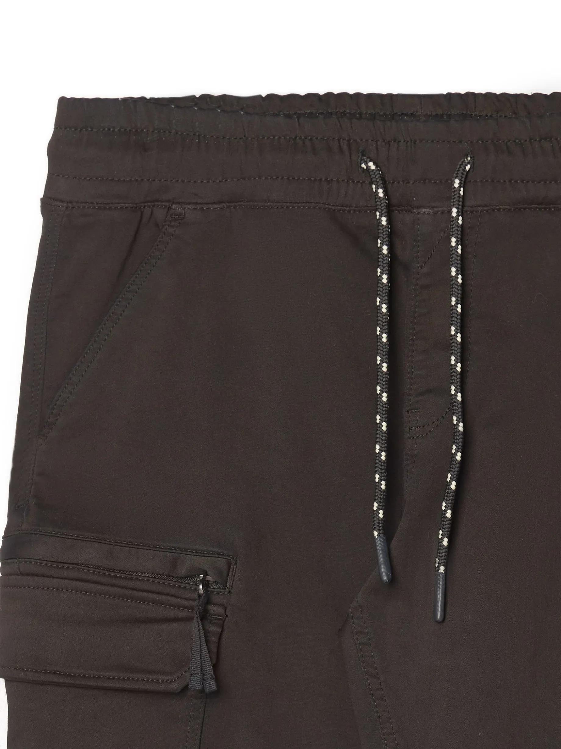 Czarne joggery basic z kieszeniami cargo