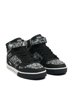 Czarne sneakersy z komiksowym nadrukiem