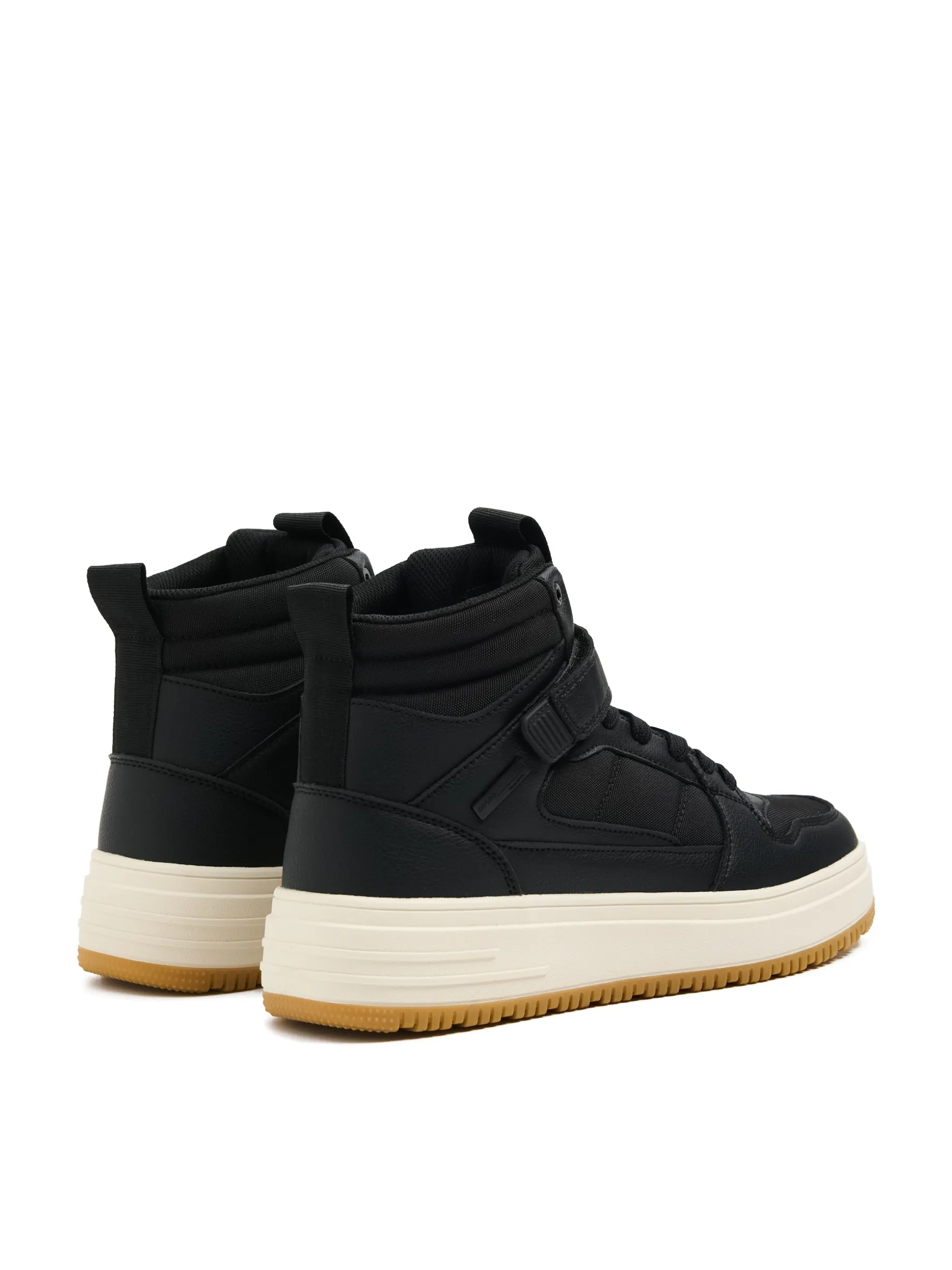 Czarne sneakersy za kostkę