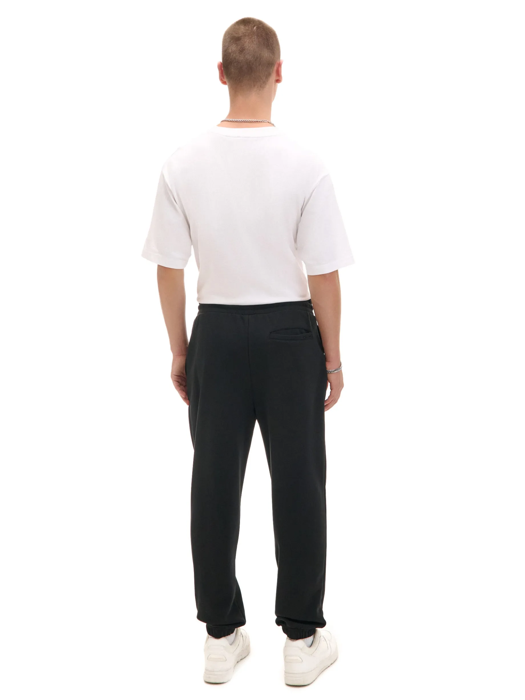 Czarne spodnie dresowe joggery basic