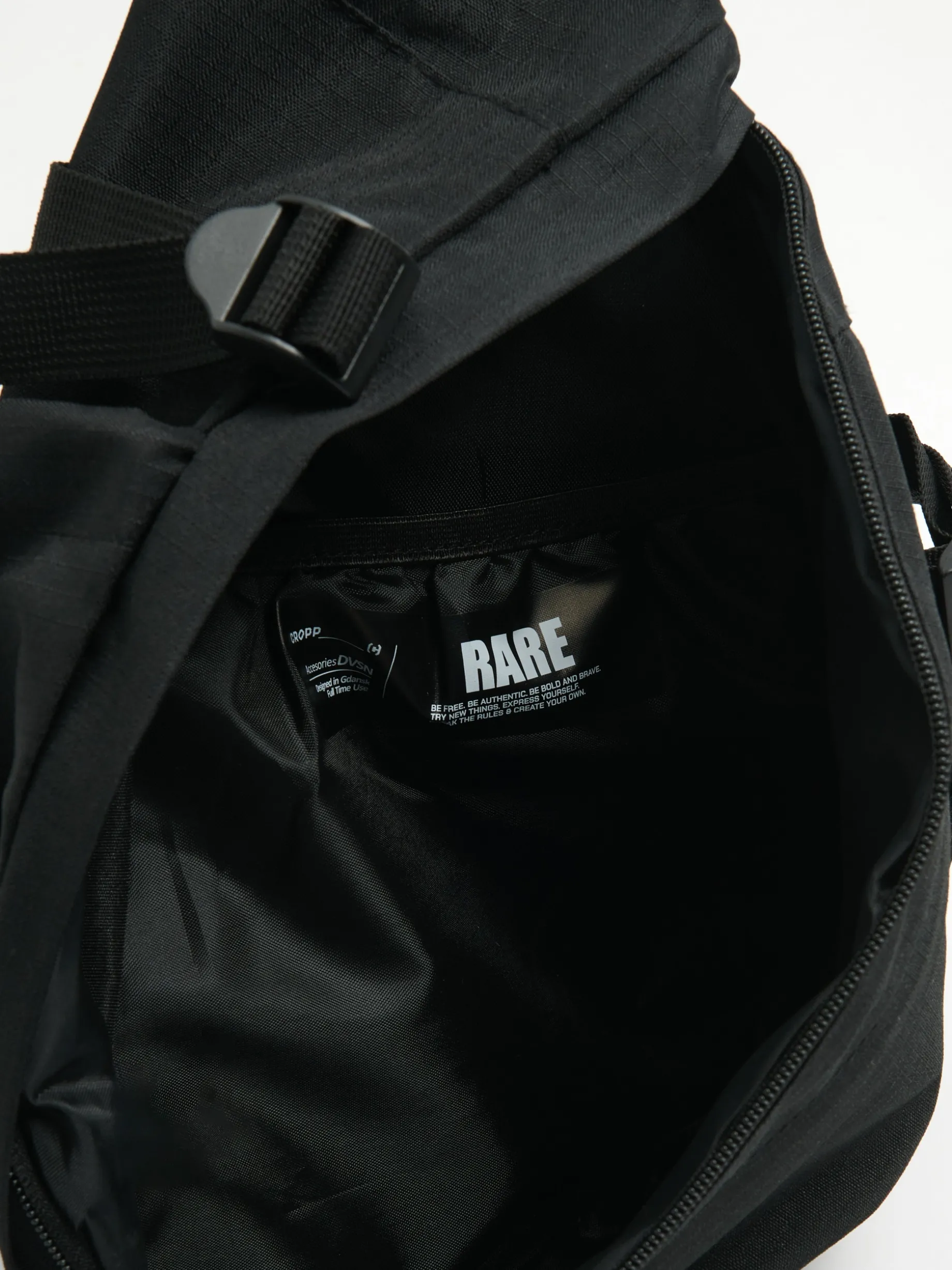 Czarny plecak crossbody