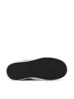 Czerwone sportowe buty