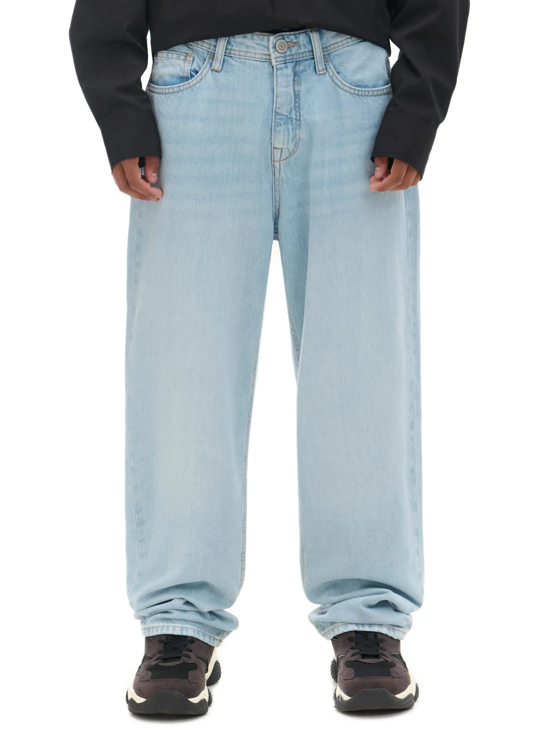 Jasne jeansy relaxed