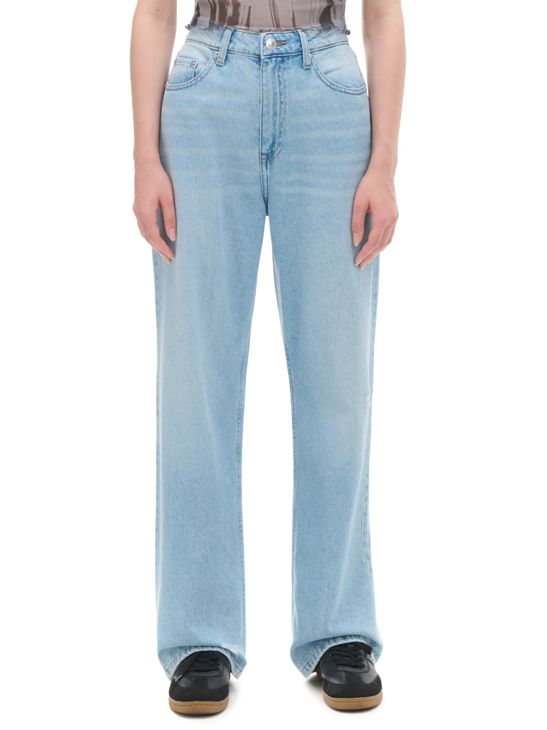 Jasnoniebieskie jeansy baggy