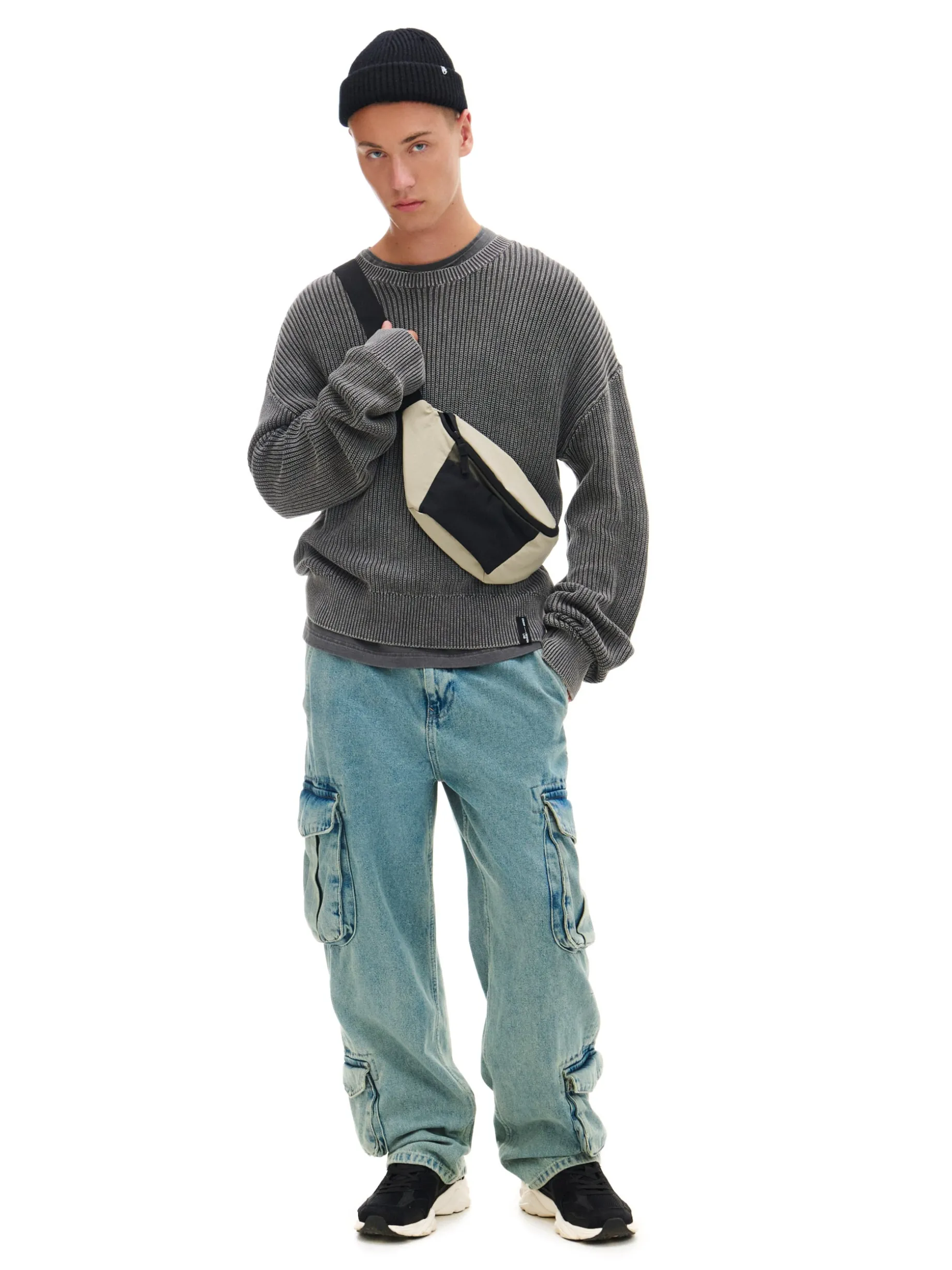 Jeansy baggy z kieszeniami cargo