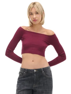 Krótki sweter z odkrytymi ramionami