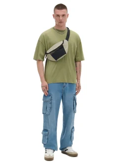 Niebieskie jeansy baggy z kieszeniami cargo