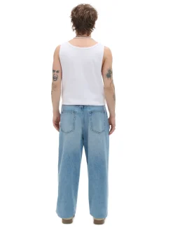 Niebieskie jeansy loose baggy
