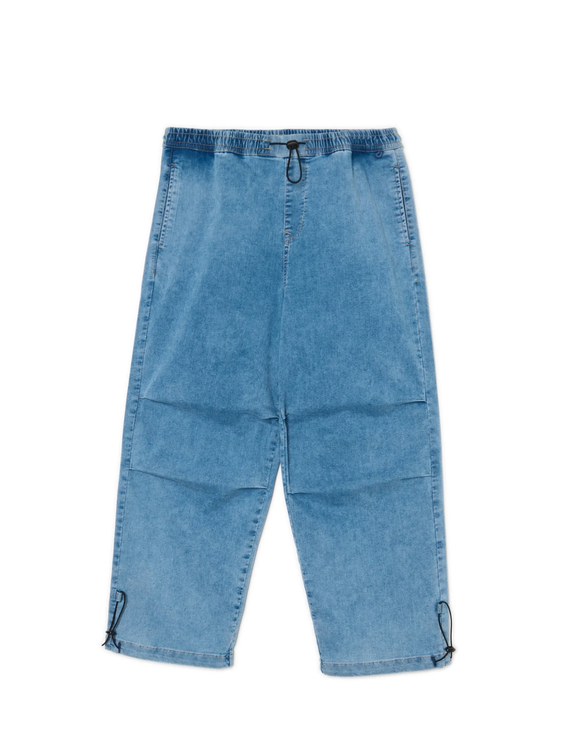 Niebieskie jeansy typu parachute