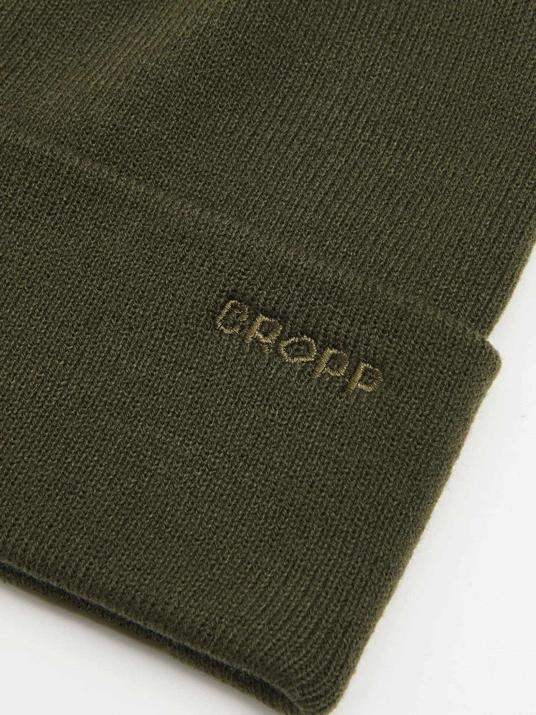 Oliwkowa czapka beanie z naszywką