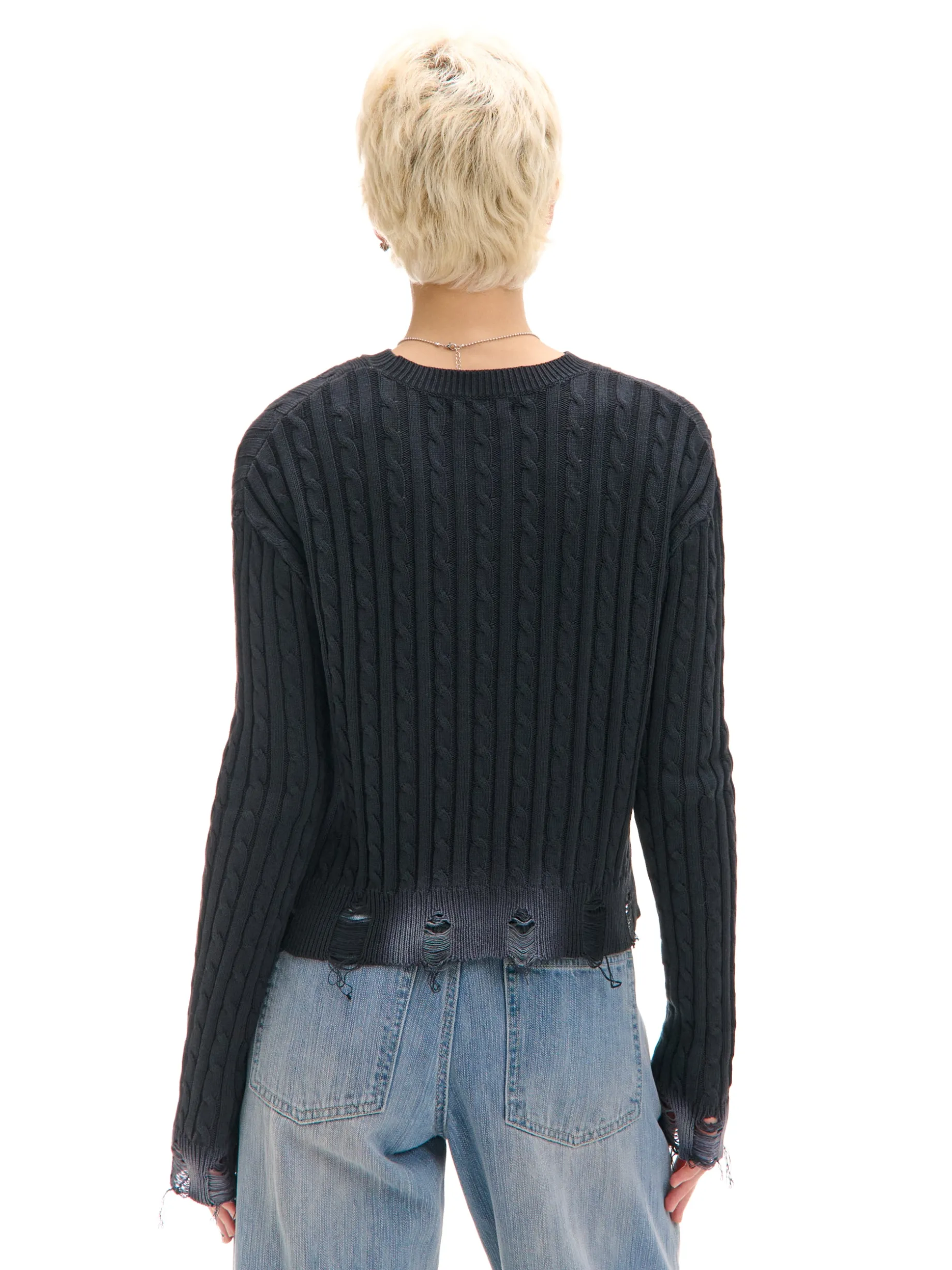 Sweter z miejscowym efektem wybielenia