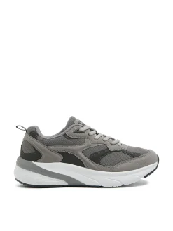 Szare sneakersy z solidną podeszwą