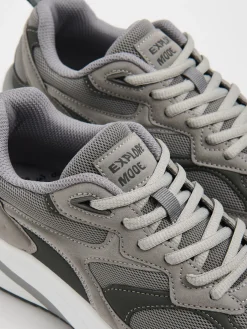 Szare sneakersy z solidną podeszwą