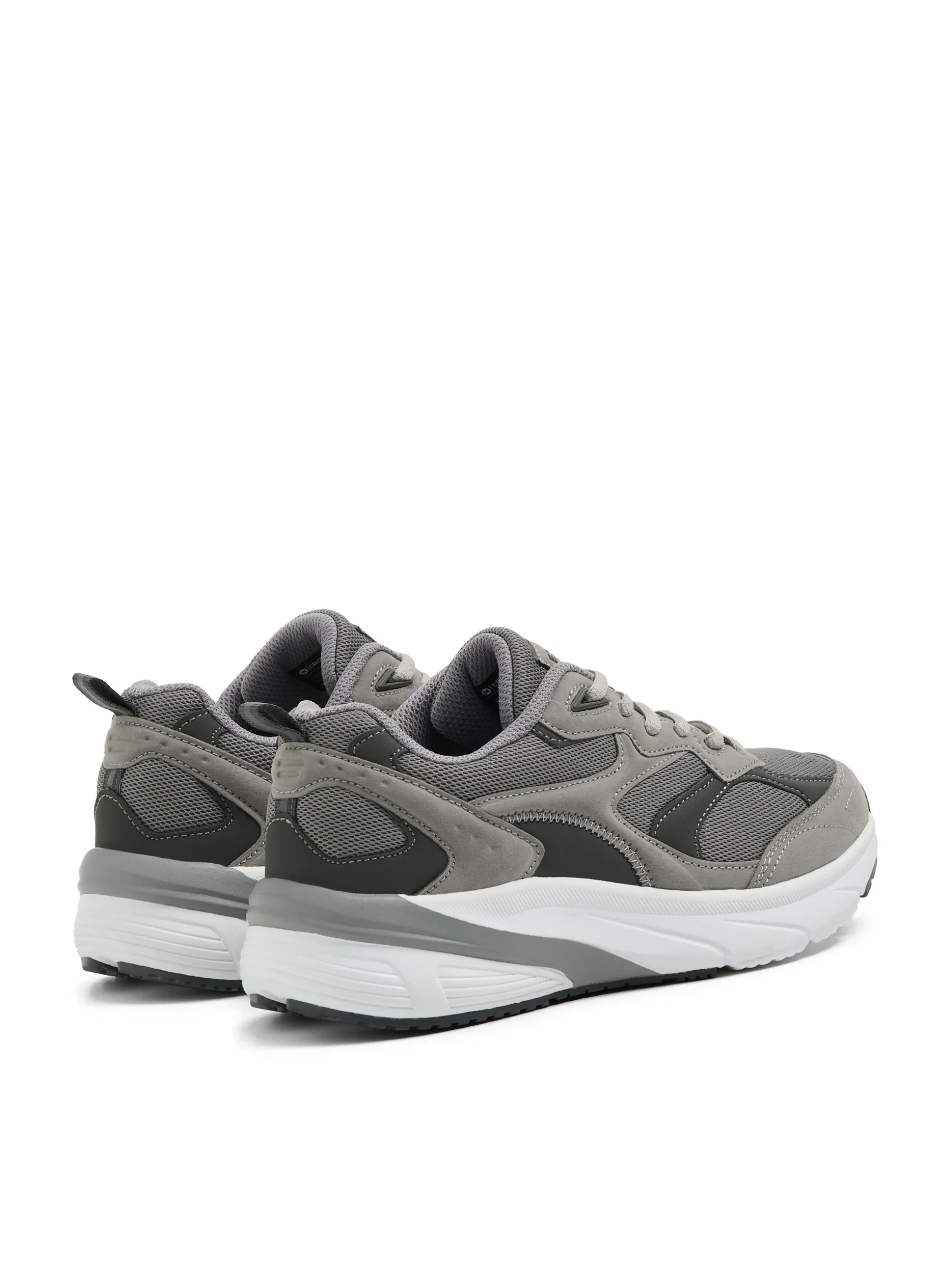 Szare sneakersy z solidną podeszwą